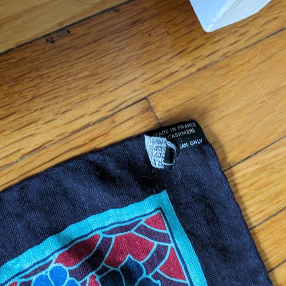 HERMÈS Collections Imperiales Cashmere Silk Shawl - Picture 2 of 5